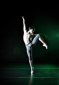 Le danseur Pitzintekutli Xochipilli photographié par Carlos Quezada (CC. BY-NC)